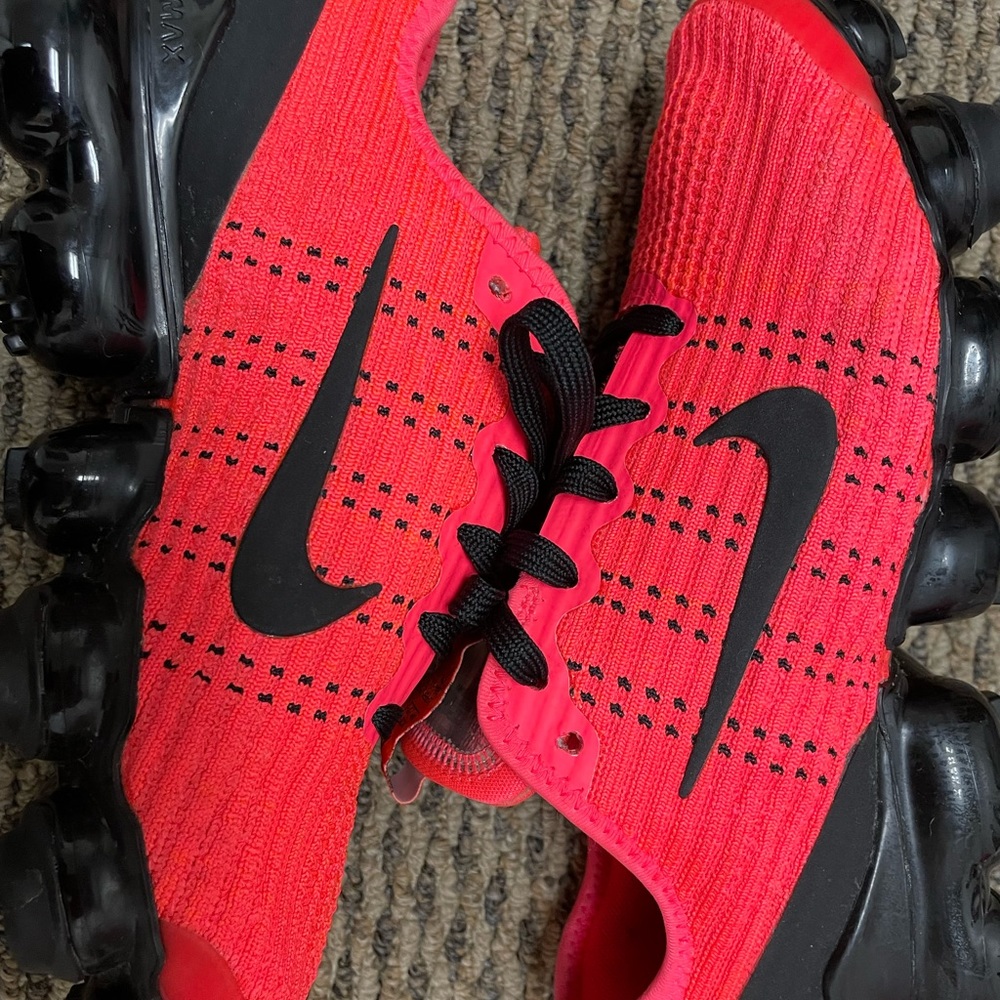 Nike vapormax neon red/black size5.5